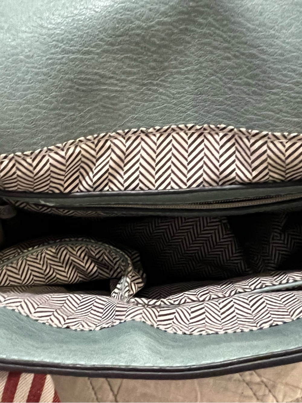 Green Leather Crossbody Bag with Decorative Tassel and Patterned Strap - Picture 5 of 6